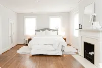 Entire Historic Home with 3620Sqft Perfect for Families - Homestays