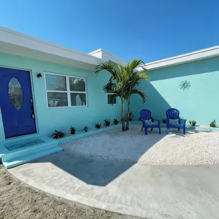 Beautiful 2/1 Home - Walking Distance to the Beach