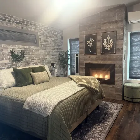 Walkable Harbor Escape Modern 2 Bedroom Getaway