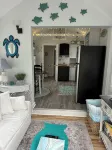 Charming 1-Bedroom House in Wells Minutes from the Beach! - 2성급
