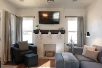 Charming 3-bedroom cottage with WiFi and AC in delightful downtown Guthrie - Wi-Fi
