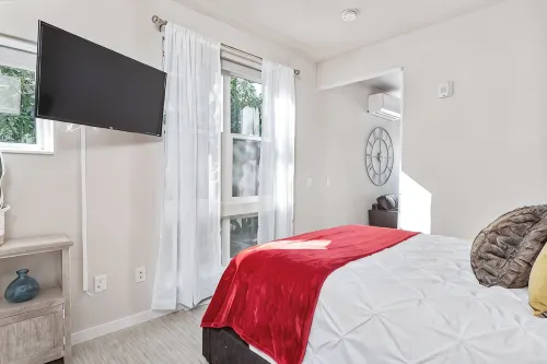 Beautiful 1-Bedroom Apartment@Walk to Uptown@Fast WiFi@In-Unit W/D - Apartemen