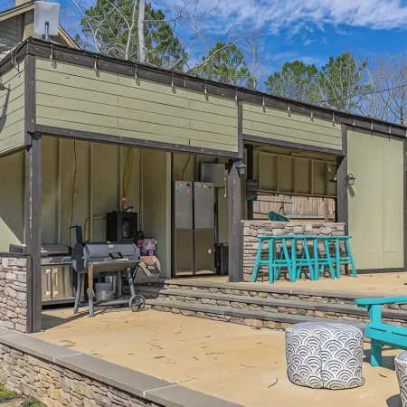 Tranquil Getaway Minutes from Auburn including Pool & backyard Waterfall Oasis
