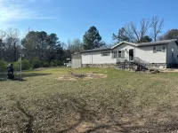 Pet friendly, private dock, 3 bedroom home in Porum, OK. Walk to Lake Eufaula. - Homestays