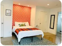 Vintage Chalet Studio 6 Creative Walkable Montrose H-Town Favorite!! - Condos