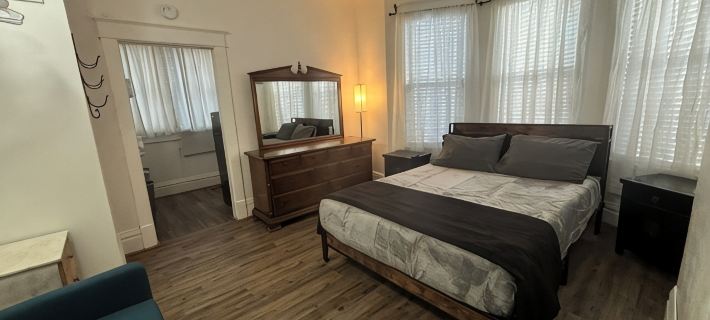 Charming 2-bedroom 1st Floor apartment in lovely Terre Haute with WiFi, AC Hotels in Vigo County