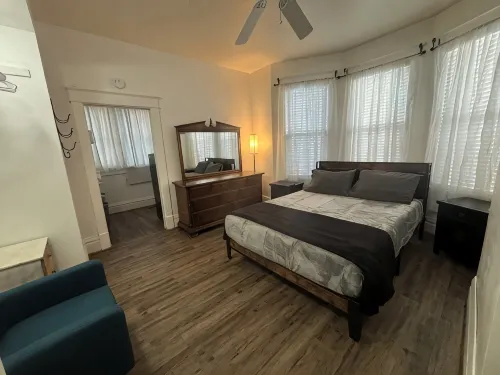 Charming 2-bedroom 1st Floor apartment in lovely Terre Haute with WiFi, AC - 2-نجوم