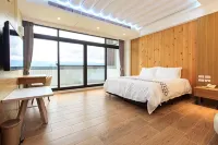 Urban Oasis Inn - Rooftop Pools
