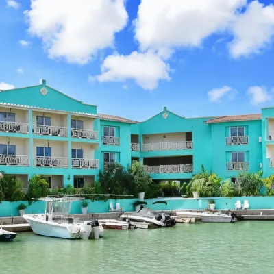 Ocean Breeze Boutique Hotel & Marina Hotels near Angel City (44)