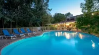 Ibis Brignoles Provence Verte - مسبح