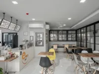 Area Place Hotel Hotels near Yan Nawa
