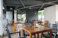 Peravel Beach Holiday Home