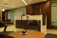 M Crown Hotel - 4-Star