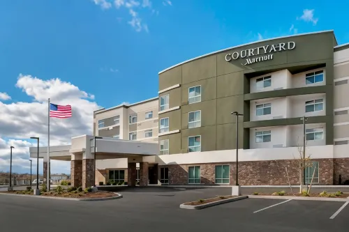 Courtyard Schenectady at Mohawk Harbor - 3-Star