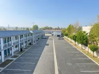 皇家旅館汽車旅館 - 停車場