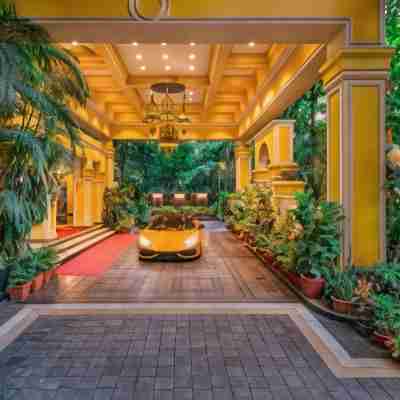 Mayfair Lagoon Hotel Exterior
