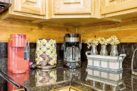 A Real Log Cabin in the Pines with a Huge Game Room and a Jacuzzi Tub! - Homestays
