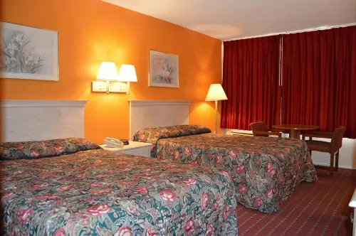 Travelers Inn - Motels