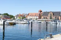 Family apartment with Müritz view, 5 minutes to the city center - 民宿