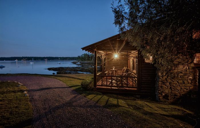 Authentic Log Cabin on Damariscotta River W/ Dock and Moorings