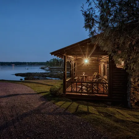 Authentic Log Cabin on Damariscotta River W/ Dock and Moorings Ξενοδοχεία στην πόλη Boothbay