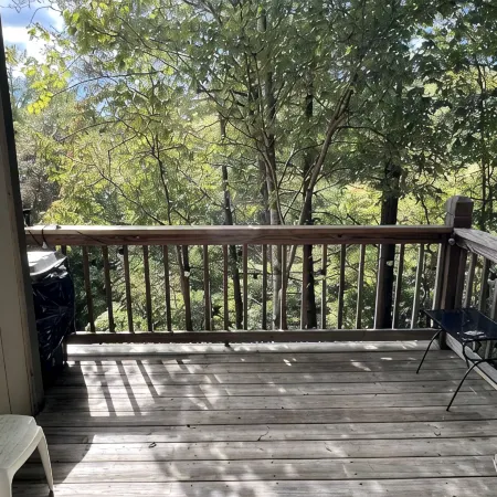 Less than 5 Minutes from downtown Helen. Beautiful Views of Mt. Yonah!