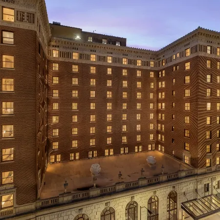 Hotel Fort des Moines, Curio Collection by Hilton