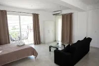 Jessica's Studios & Apartments - 2-Star