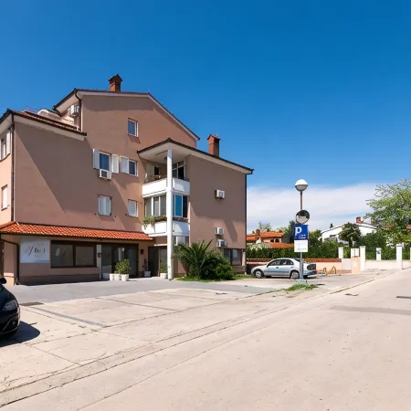 Apartment Medulin, 200 m from the sea, 600 m from the sandy beach