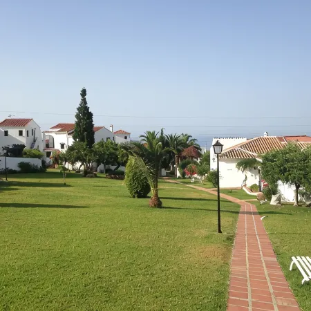 Perfect pool location in beautiful Capistrano village in Nerja