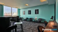 Hyatt Place Amsterdam Airport - bar