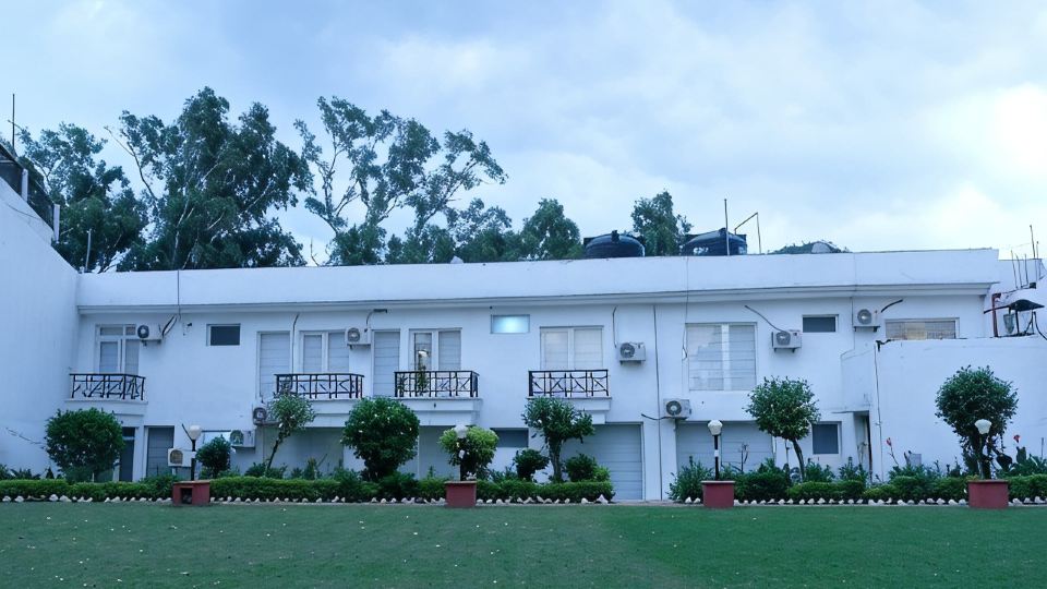 Black Mango Resort