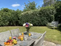 LOVELY 2 BEDROOM COTTAGE, GREAT LOCATION - 3-Star