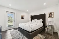Luxury Private 7Br Lakeside Villa with Heated Pool, Putting Green & Fire Pit - 4-Star