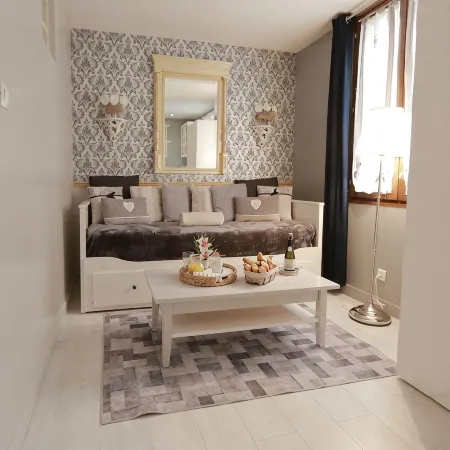 Médicis apartment with garage