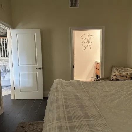 Luxury condo steps away from Siesta Key public beach