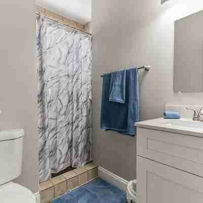 Lovely 1 Bedroom Steps from the Beach Rooms