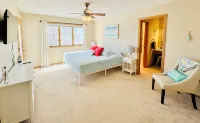 Lake Latoka Home w/Paddle boards, Kayaks, Paddle Boat, Pool Table, Dock, Sunsets - Homestays