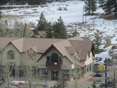 Contemporary Loft Condo overlooking the Big Thompson River in Estes Park - 4-Star
