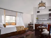 Plaza la Reina Hotels near UCLA
