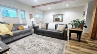 Luxury on Main, remodeled, homey, fresh and bright! - บังกะโล