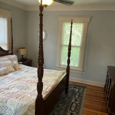 2/2 Apt downtown in restored historic home yr 1891