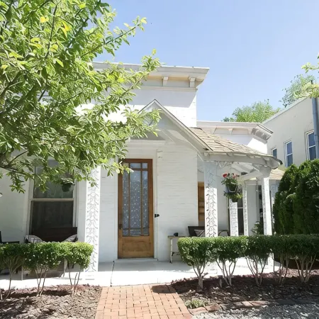Bungalow on Main!!
