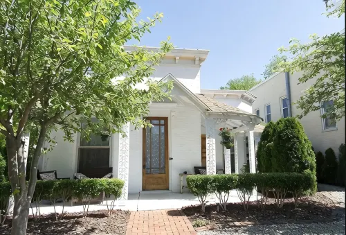 Bungalow on Main!!