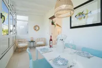 Luxurious A2 in a Small Complex with Communal Pool 100m from the Sea - บังกะโล