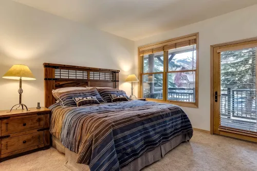 Corral 3bd/3ba , Downtown Breckenridge, 3 King Beds, Walk to Ski Lift, Hot Tub - 2-Star