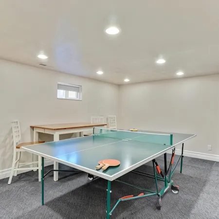 NEW! Modern Mountain 5BR Getaway, 15-40 minutes from 7 ski resorts Sleeps 12