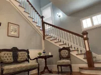 2/2 Apt downtown in restored historic home yr 1891