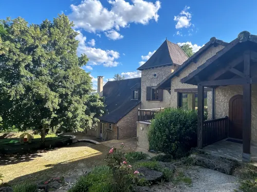 Gites de Charme 18 Personnes Avec Tennis Dans un Parc de 2 ha . Idéal Familles - WLAN