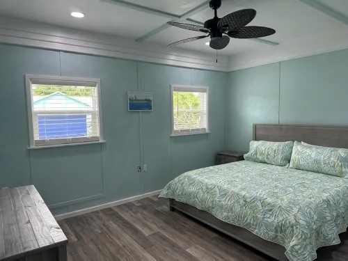 Newly renovated home with Kayaks + Pool - Wi-Fi